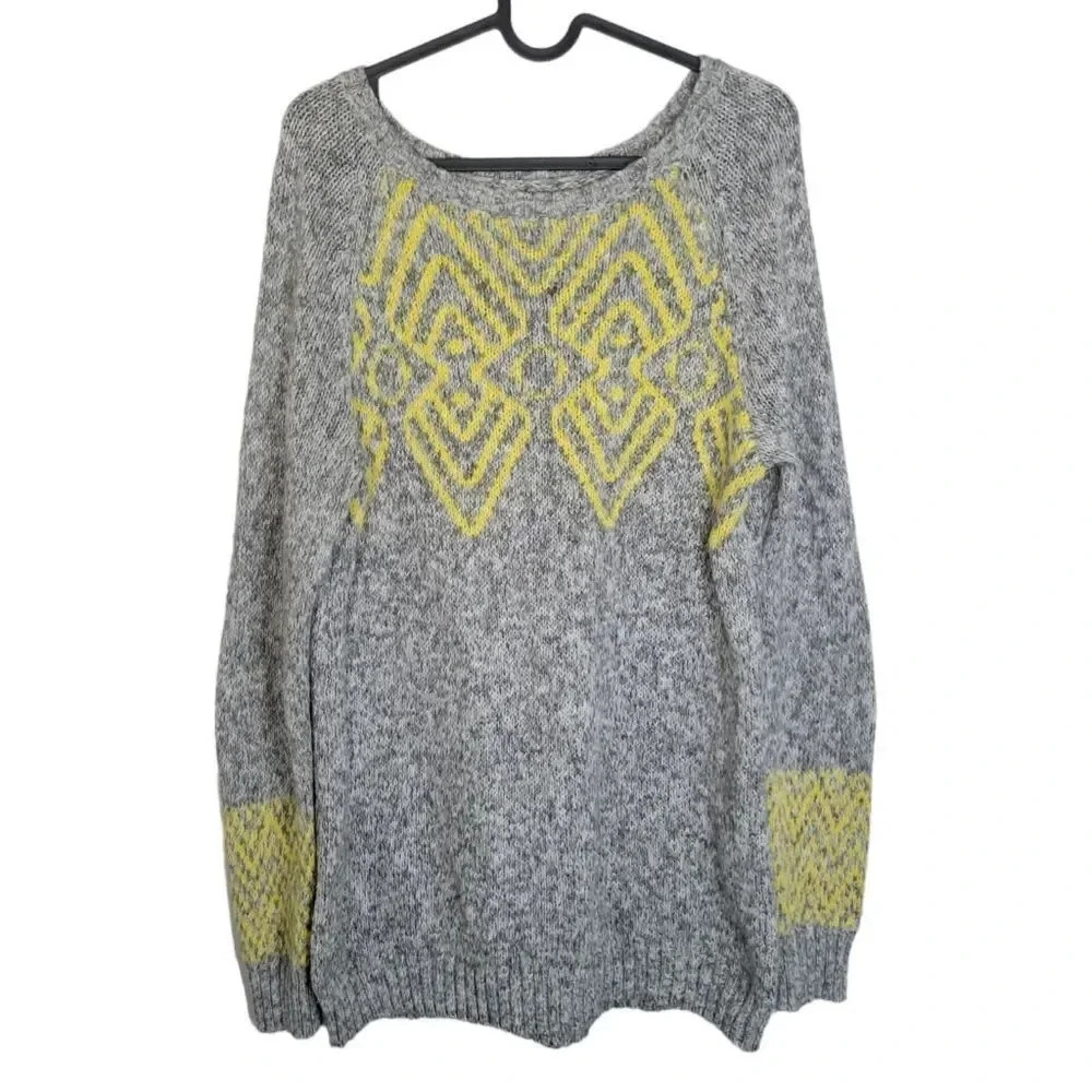 Maurices‎ Grey Knit Yellow Geometric Print Sweater Size Medium